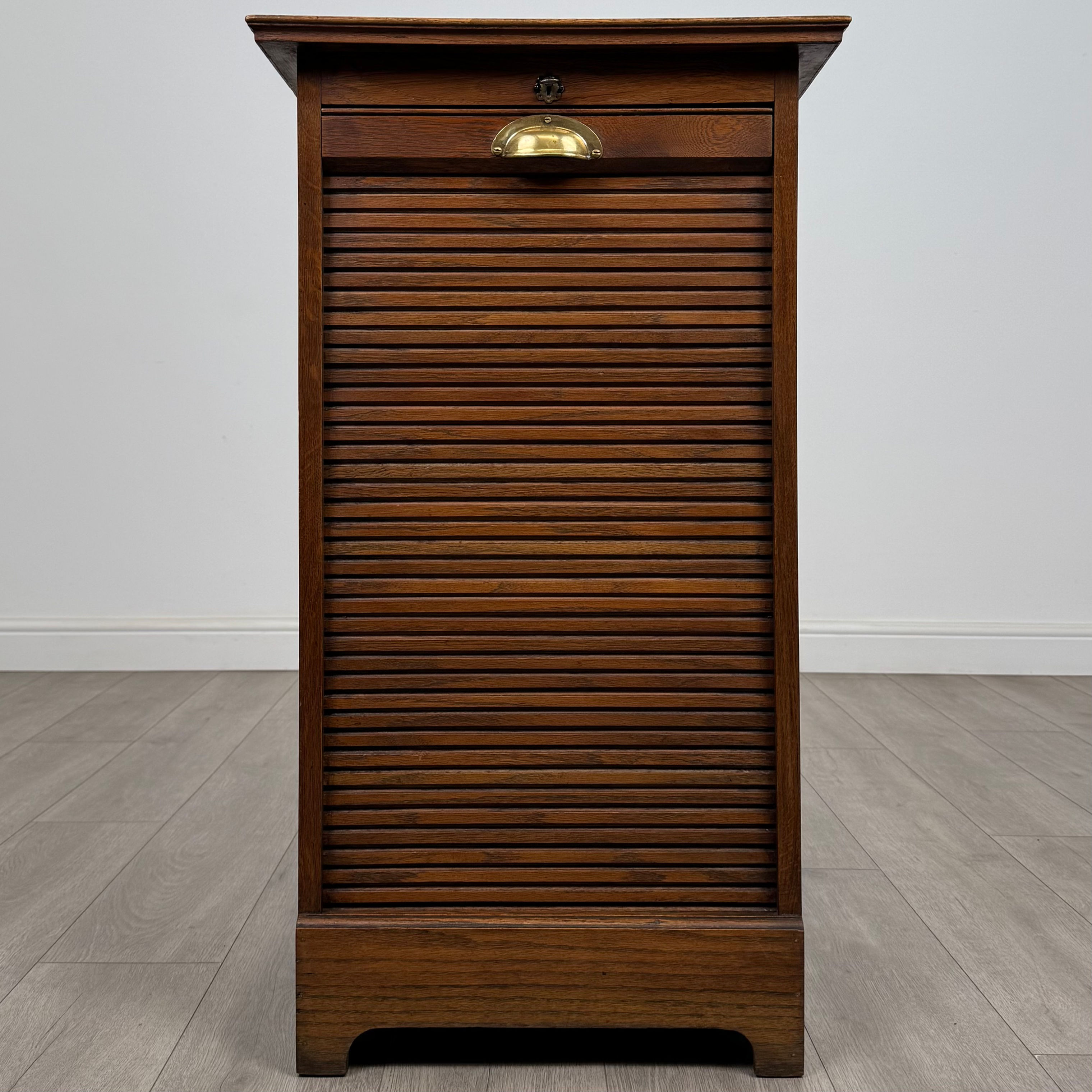 Antique 20th Century Small Tambour Front Cabinet In Oak ( REF AF-5138 )