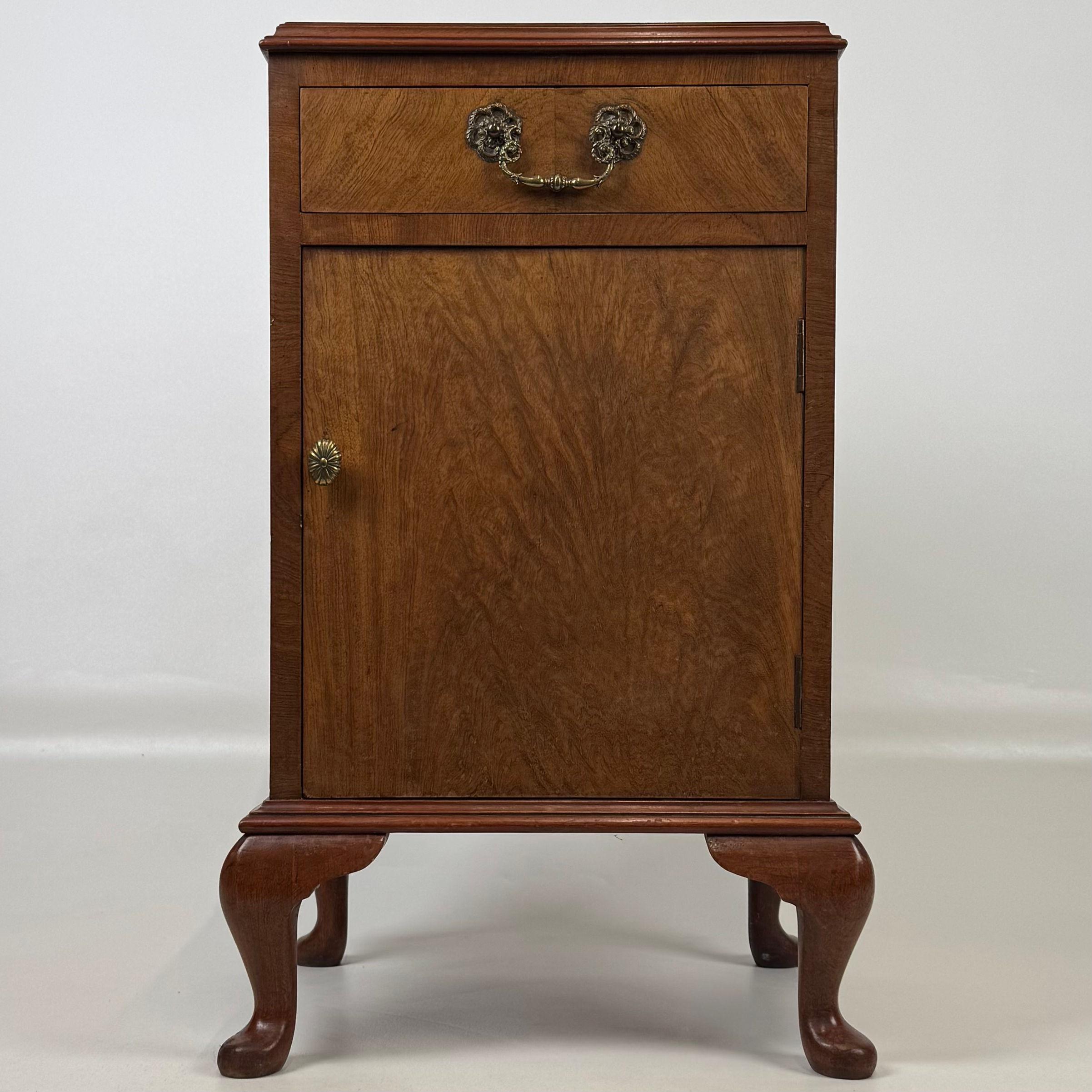 Antique 20th Century Good Quality Cabinet In Walnut ( REF AF-5000 )