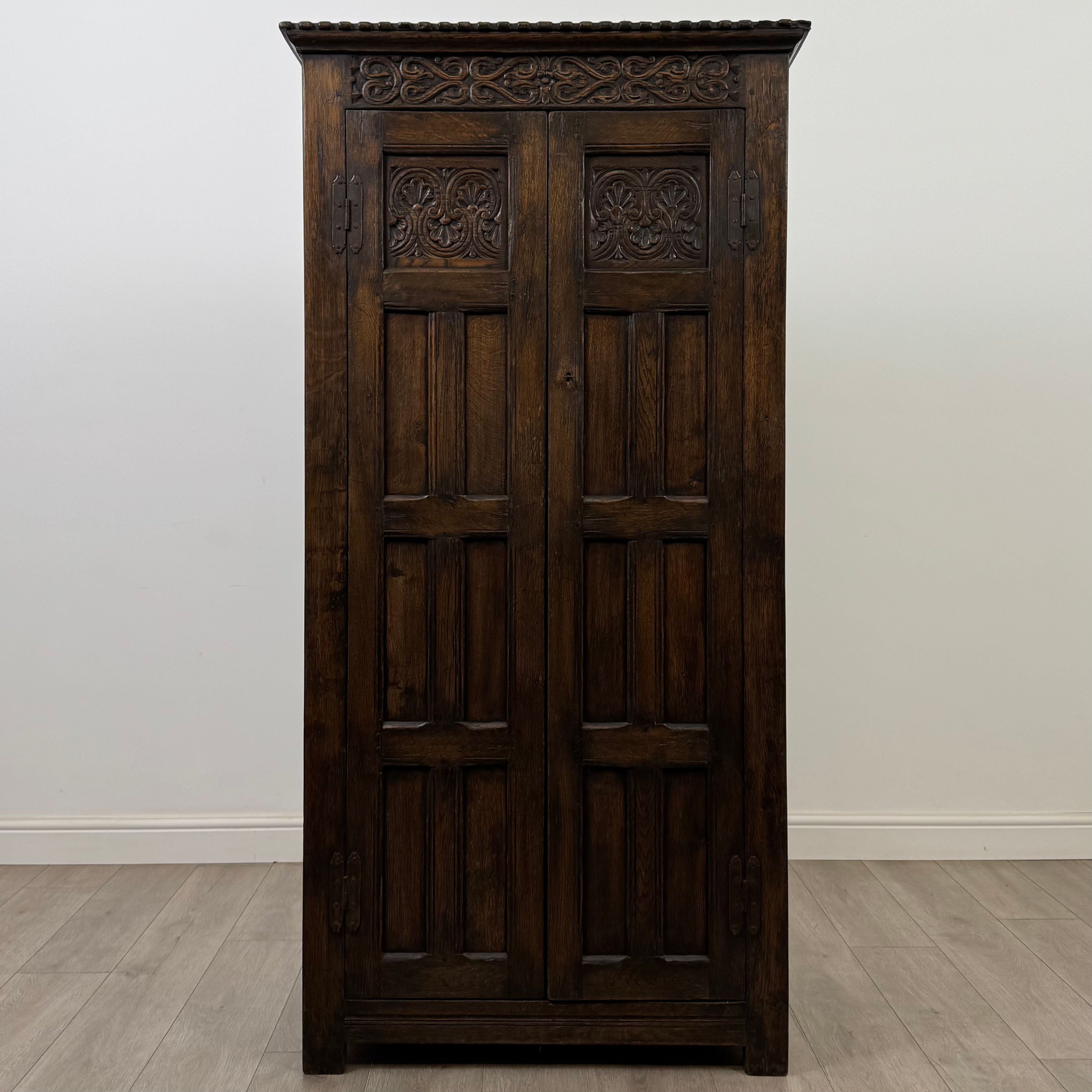 Antique 20th Century Fine Quality Small Oak Wardrobe ( AF-5748 )