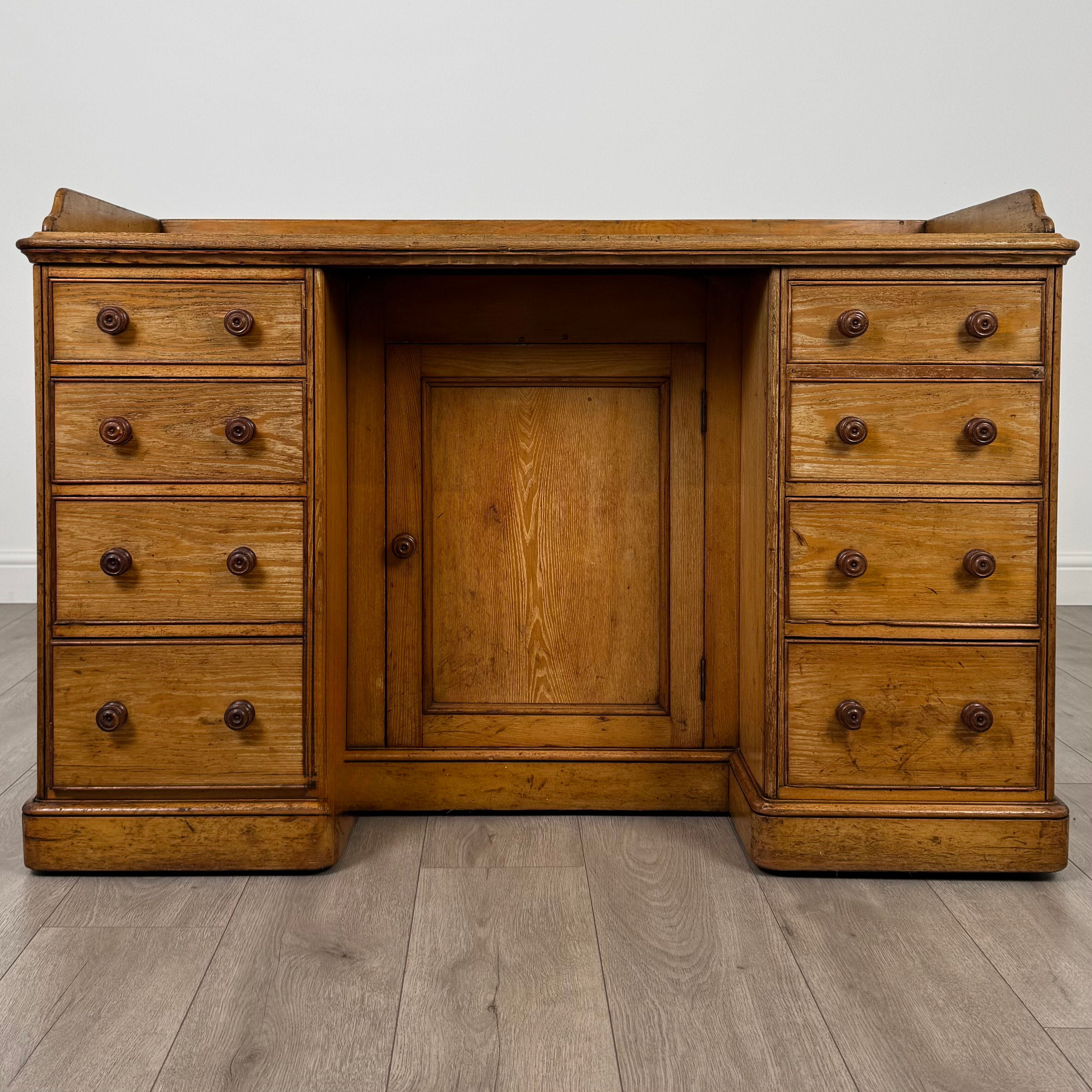 Antique 19th Century Fine Quality Kneehole Desk In Ash ( REF AF-4346 )