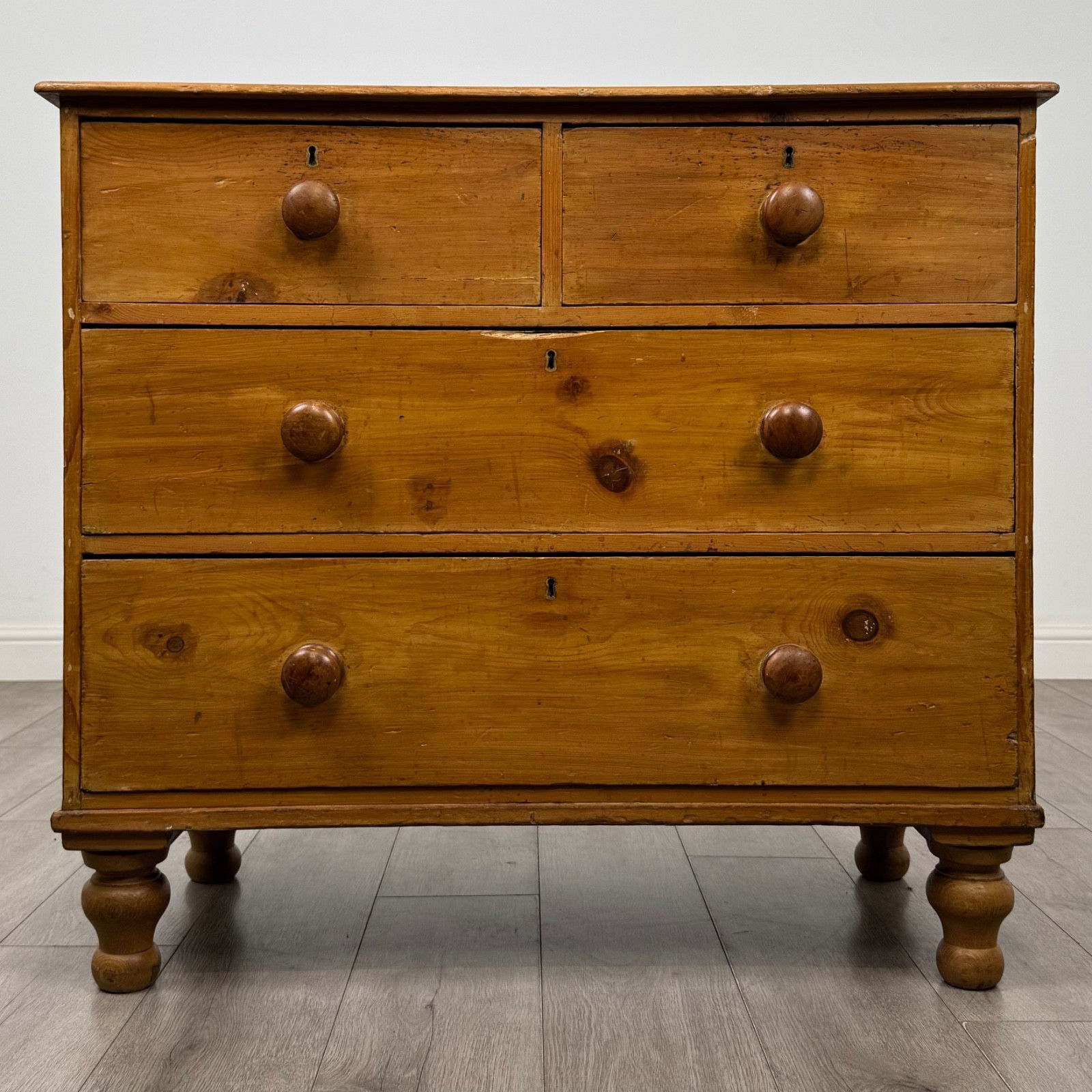 Antique Victorian Pine Chest of Drawers | Turned Legs | AF-6449