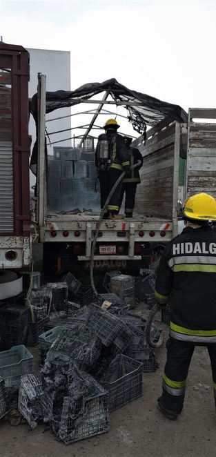SINIESTRO CONTROLADO DE FORMA OPORTUNA EN CAJA DE CAMIÓN DE CARGA ESTACIONADO EN CENTRAL DE ABASTO D