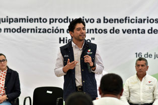 ENTREGÓ TITULAR DE SEDECO RECONOCIMIENTOS Y EQUIPAMIENTO PRODUCTIVO A MIPYMES DE SANTIAGO TULANTEPEC