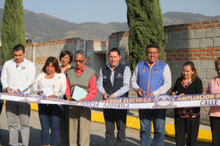 INAUGURÓ  ALCALDE RAÚL CAMACHO ELECTRIFICACIÓN EN AZOYATLA
