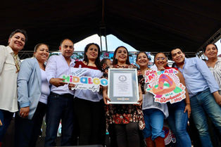 Actopan rompe récord mundial con la fila más larga de tacos de barbacoa
