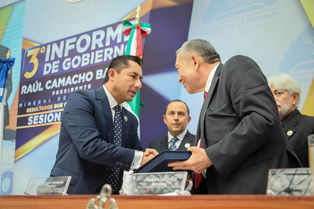 RINDE RAÚL CAMACHO BAÑOS SU TERCER INFORME DE GOBIERNO