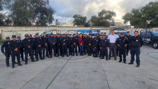 Entregan tercera dotación de uniformes a elementos de la Policía Municipal en Santiago Tulantepec