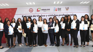 TITULAR DEL SISTEMA DIF HIDALGO PATRICIA GONZÁLEZ ENTREGÓ DE TÍTULOS Y CÉDULAS PROFESIONALES A EG