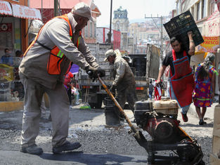 Se suman cuadrillas y recursos al programa permanente de bacheo en Pachuca