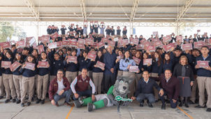 Natividad Castrejón entrega tabletas en Conalep Tizayuca y Villa de Tezontepec