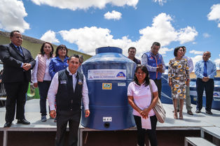 ENCABEZA RAÚL CAMACHO BAÑOS, 3ER. ENTREGA DE TINACOS A BAJO COSTO EN MINERAL DE LA REFORMA