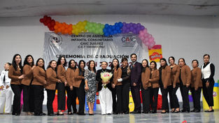 PRESIDENTA LORENA GARCÍA CÁZARES FUE MADRINADE 64 PEQUEÑOS GRADUADOS DEL CAIC JUÁREZ