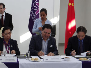 FIRMA DE CONVENIO WUHAN TEXTILE UNIVERSITY-
UMPH, UTSH