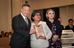 Menchaca Salazar reconoce la trayectoria del personal del Poder Judicial