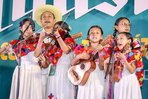 Hidalgo presente en la inauguración del 28 Festival de la Huasteca en Jalpan de Serra