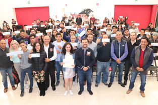 ESTUDIANTES DE LA UPT SON BENEFICIADOS CON ENTREGA DE BECAS INSTITUCIONALES