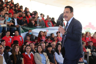 APOYA FAYAD LA ECONOMÍA FAMILIAR DE ESTUDIANTES
DE EDUCACIÓN MEDIA SUPERIOR Y SUPERIOR