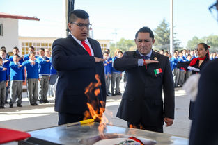 CONMEMORA ALCALDE RÁUL CAMACHO, LÁBARO PATRIO EN PLANTELES ESCOLARES