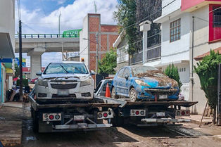 La Secretaría de Seguridad Pública,Tránsito y Vialidad (SSPTyV) realizó el retiro de vehículos que resultaron dañadosen el Fraccionamiento Progreso