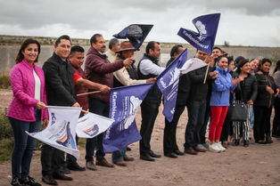 ALCALDE RAÚL CAMACHO BAÑOS, INICIÓ OBRA PARA LA CONSTRUCCIÓN DE PAVIMENTACIÓN PARA EL CAMINO POZOS
