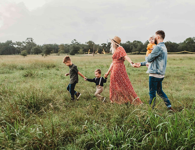 jessica-rockowitz-family-walking-together-unsplash.jpg