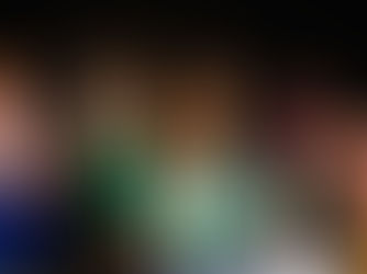 Un spectacle puissant, drôle et émouvant, mêlant danse et théâtre, porté par un groupe d’acteurices citoyen.nes et professionnel.le.s de 16 à 71 ans qui traversent les grandes questions de la tragédie d’Antigone.