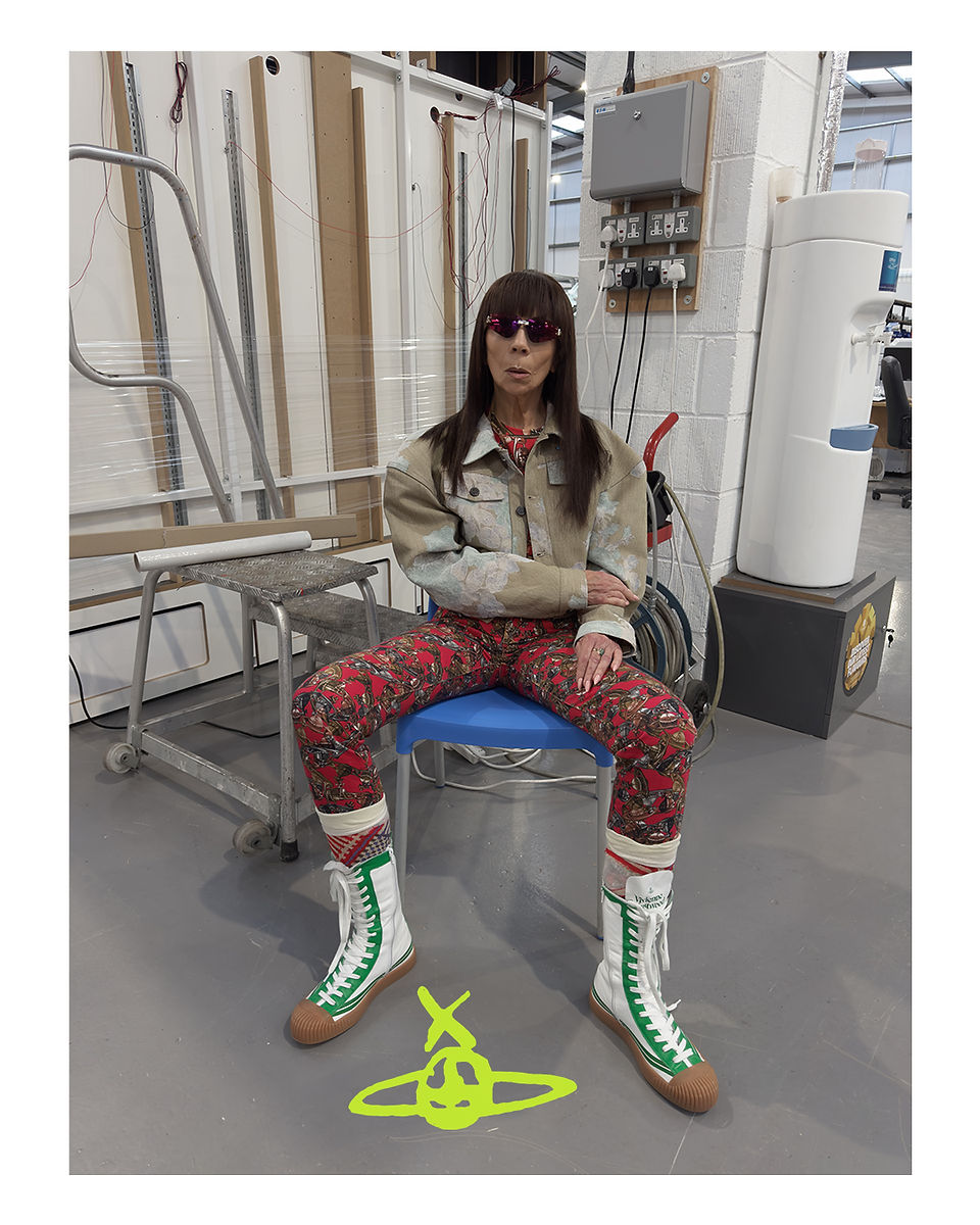 Naomi Campbell presenta la nuova collezione SS24 di Vivienne Westwood