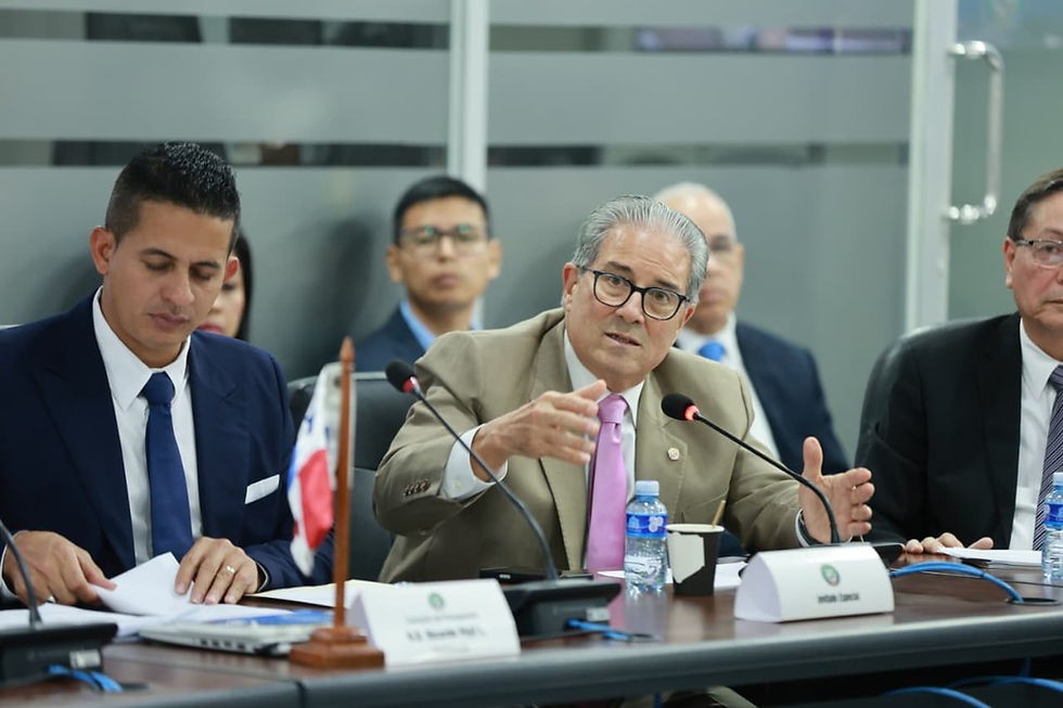 Fernando Boyd, ministro de Salud (centro). Cortesía/Minsa