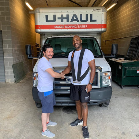 Former NFL Player Turns to Moving Help Center to Promote His Company