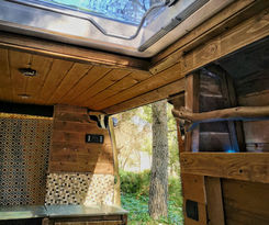 VANHALLA VANS ALQUILAR FURGONETA CAMPER.jpeg