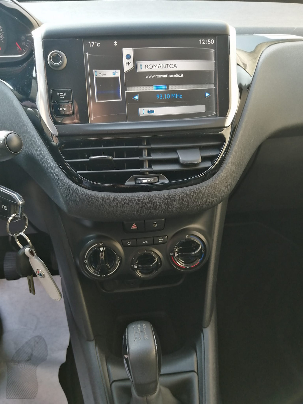 Miniatura: PEUGEOT 208 1.2 16V