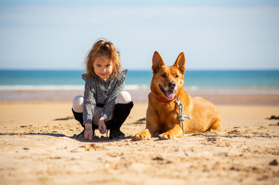 séance reportage famille sur la plage en Normandie, à Saint Laurent sur mer