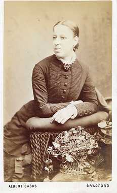 Carte de visite of lady from Bradford by Albert Sachs