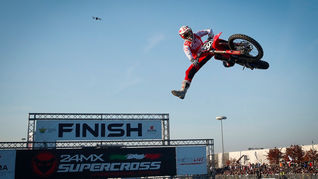 Supercross Eicma: a Bernardini la gara, a Zonta il titolo. E Rea vince il flat SBK