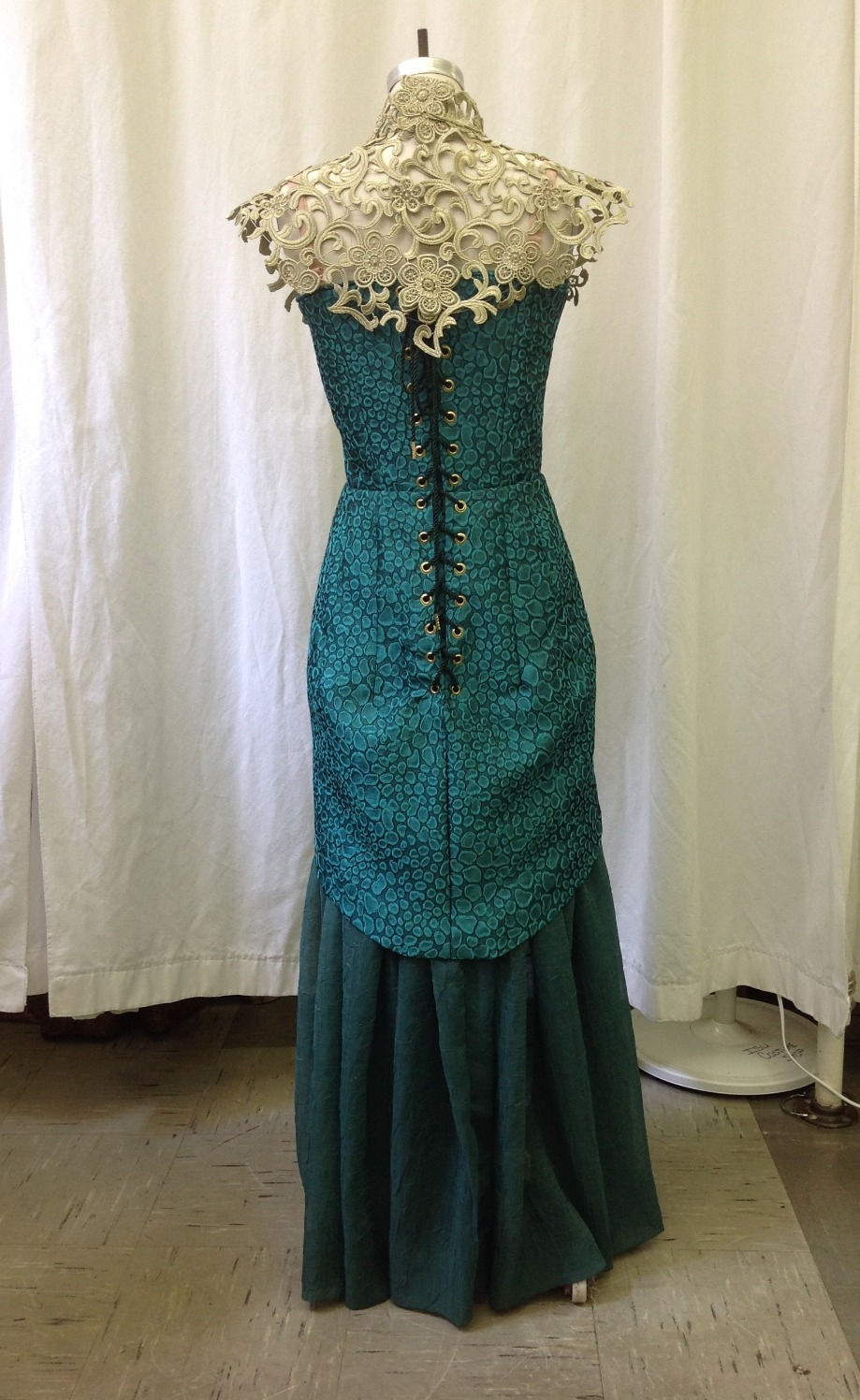 Cleopatra look one, back