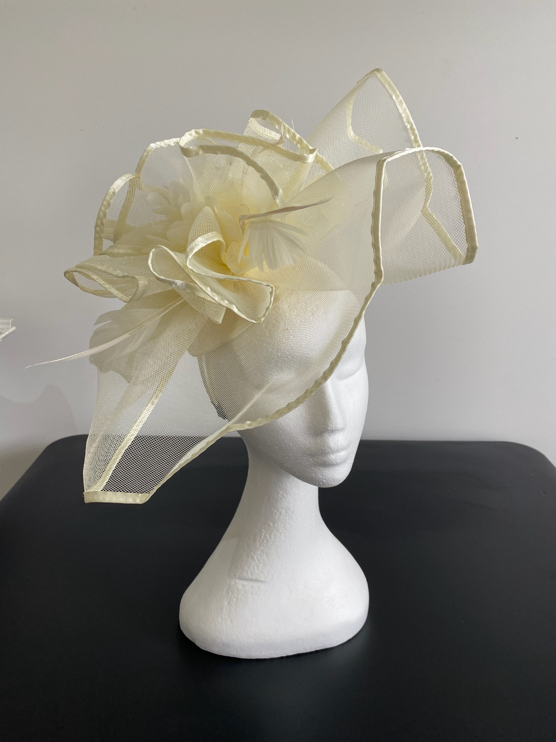 F0007 Cream Ruffled Fascinator SOLD