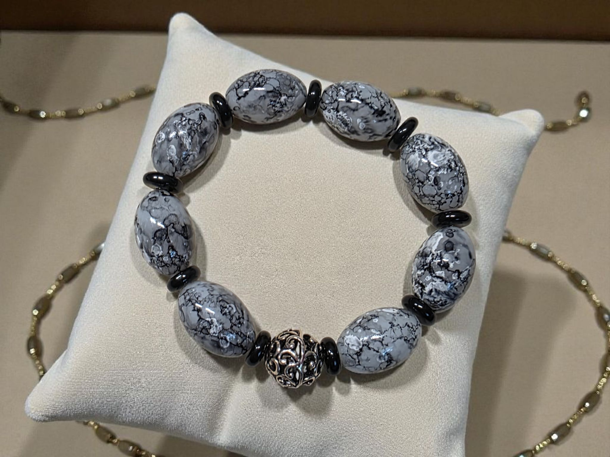 Black & White Glass Bead Bracelet