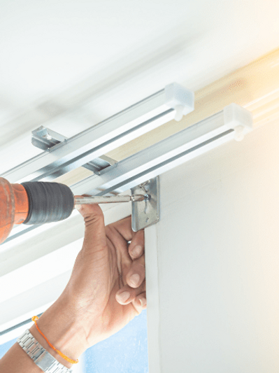3201-How To Put Up A Curtain Rail-min.png