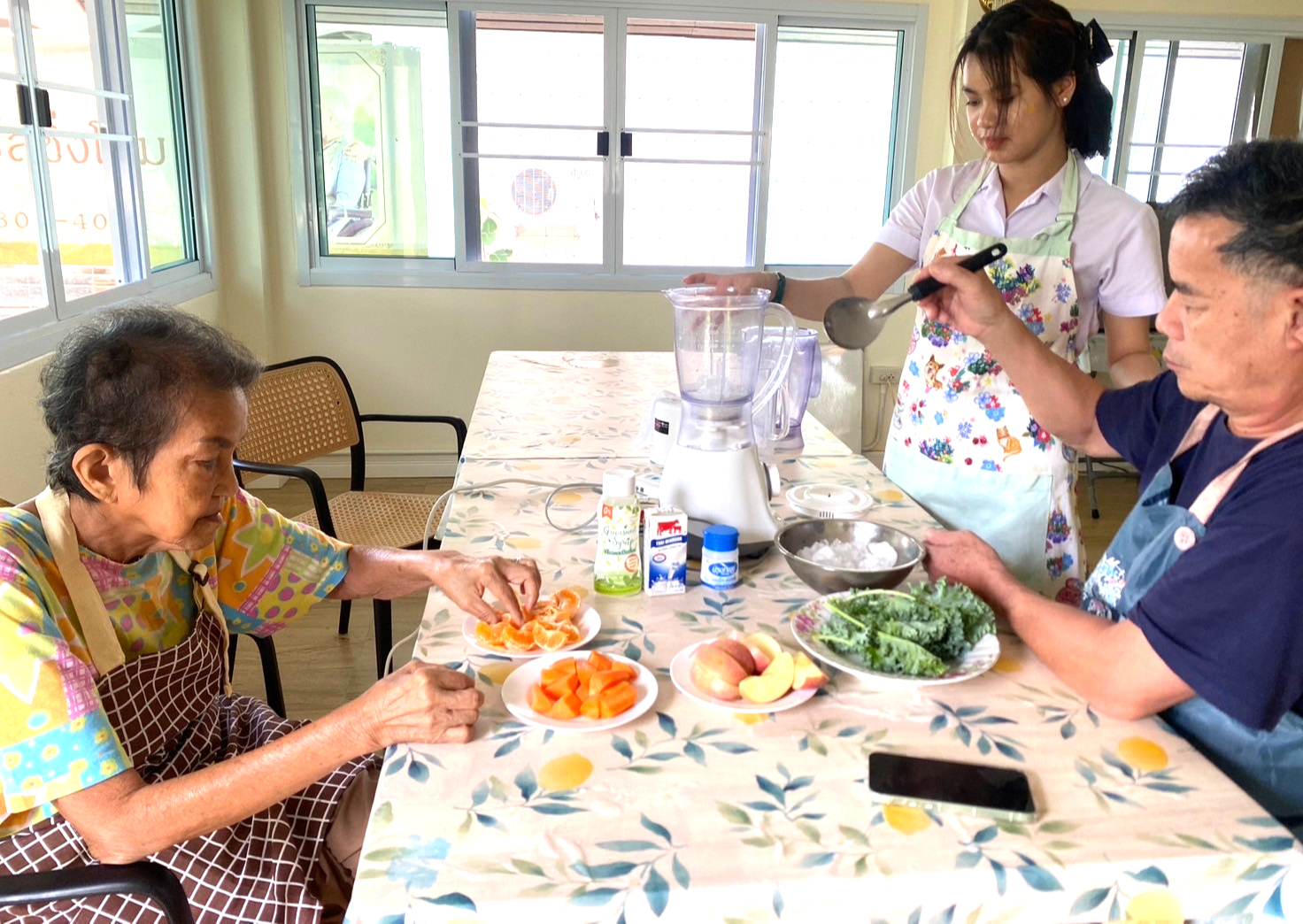 กิจกรรมนันทนาการทำอาหารร่วมกันของผู้สูงอายุ บรรยากาศอบอุ่นเชียงใหม่