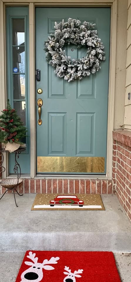 Thumbnail: Classic 30" Flocked Battery Pre-Lit Snow Warm White LED Holiday Wreath