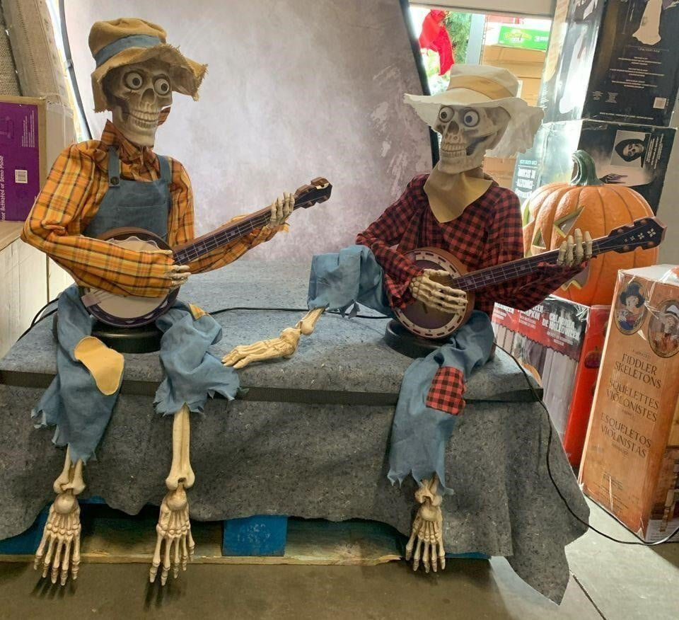 Thumbnail: Dueling Banjo Skeletons Animated LED Sound English Spanish French