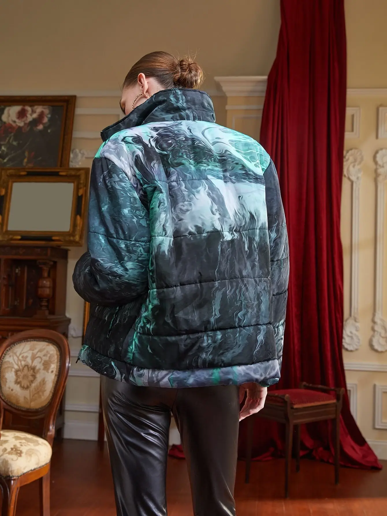 Abrigo de invierno con patrón de dibujo de color combinado