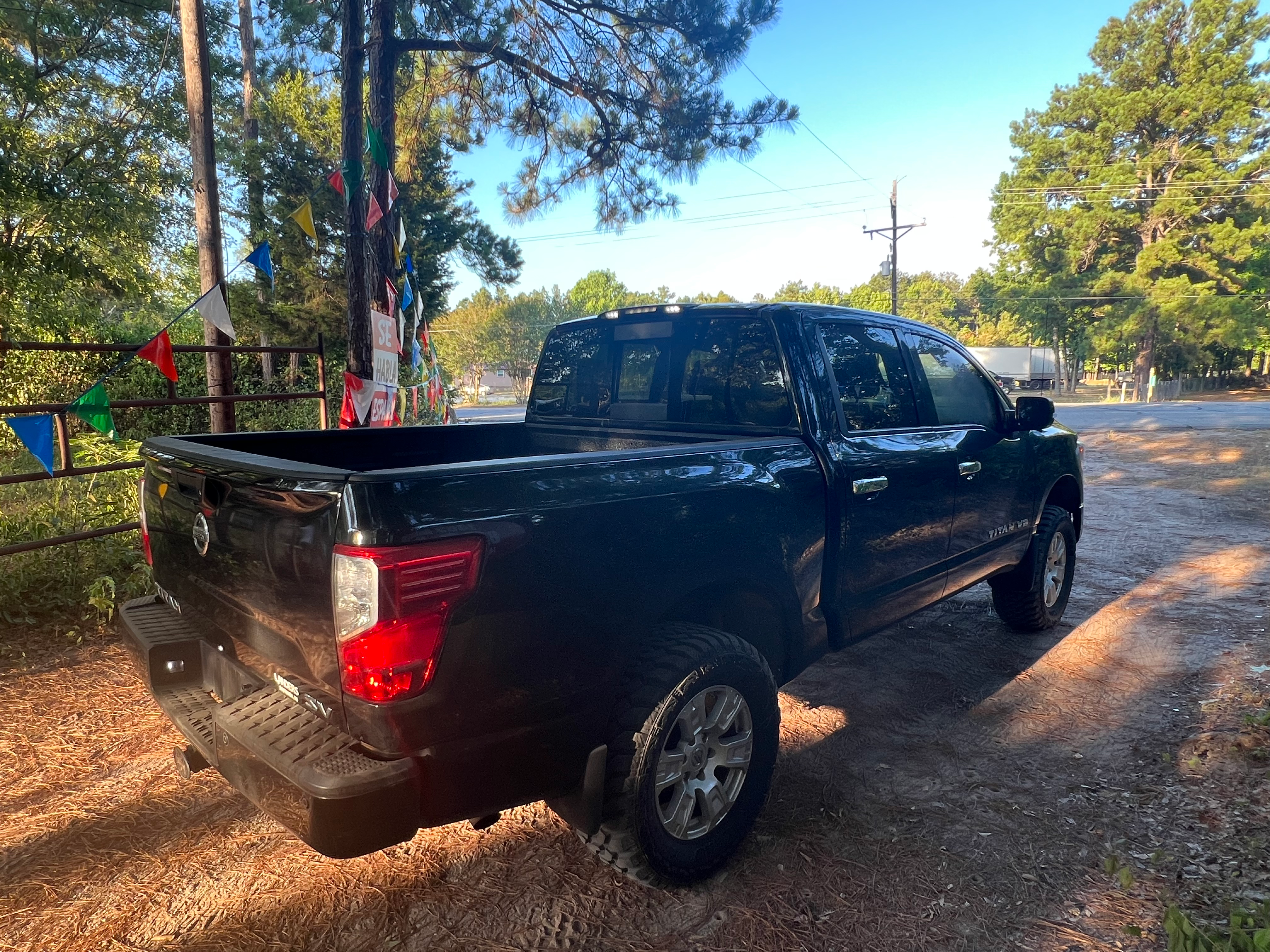 2018 Nissan Titan SV - Photo 7