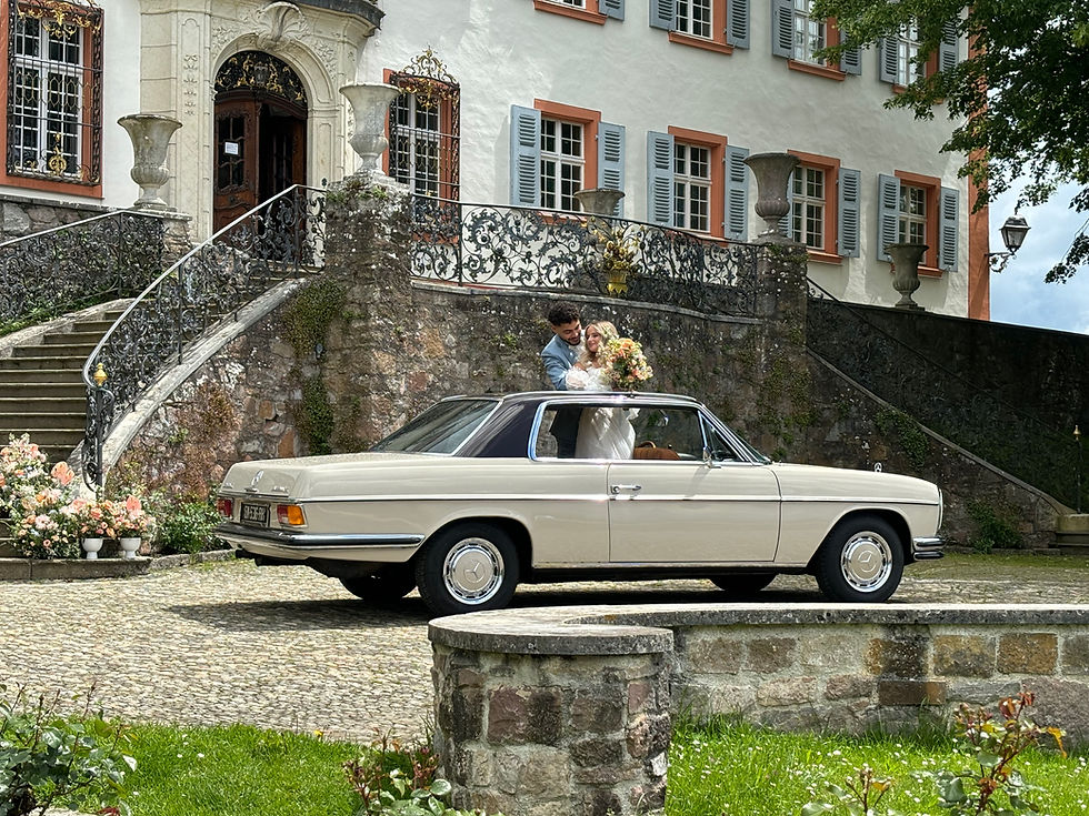 Mariage élégant à Strasbourg Mulhouse et Colmar, avec Mercedes Coupé 250 ancienne