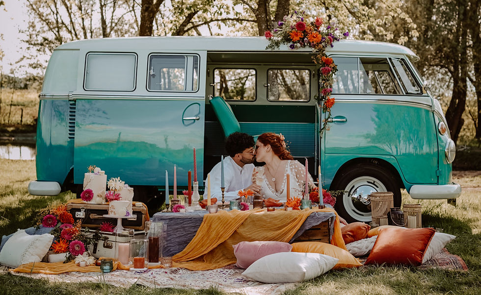 Mariage bohème avec chauffeur privé en Alsace et en Allemagne _ Suisse à bord du Combi VW