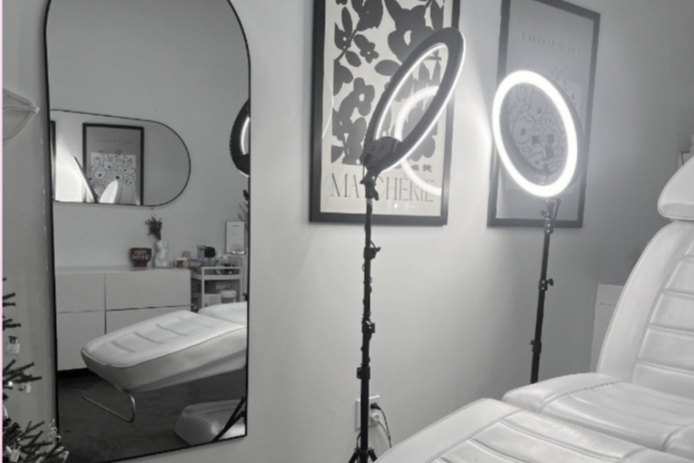 Private salon suite available for hourly and daily rental in Edmonton