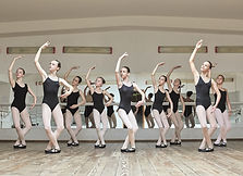 Las bailarinas jóvenes