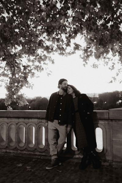 Photographe couple Toulouse – moment authentique en ville