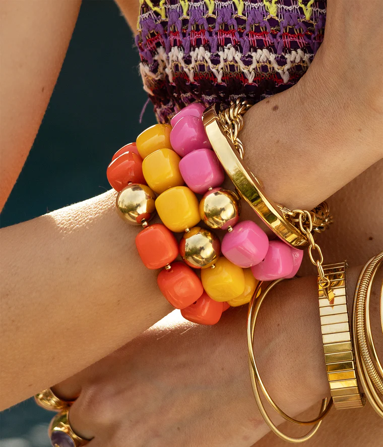 Bracelets colorés vacances été 2025
