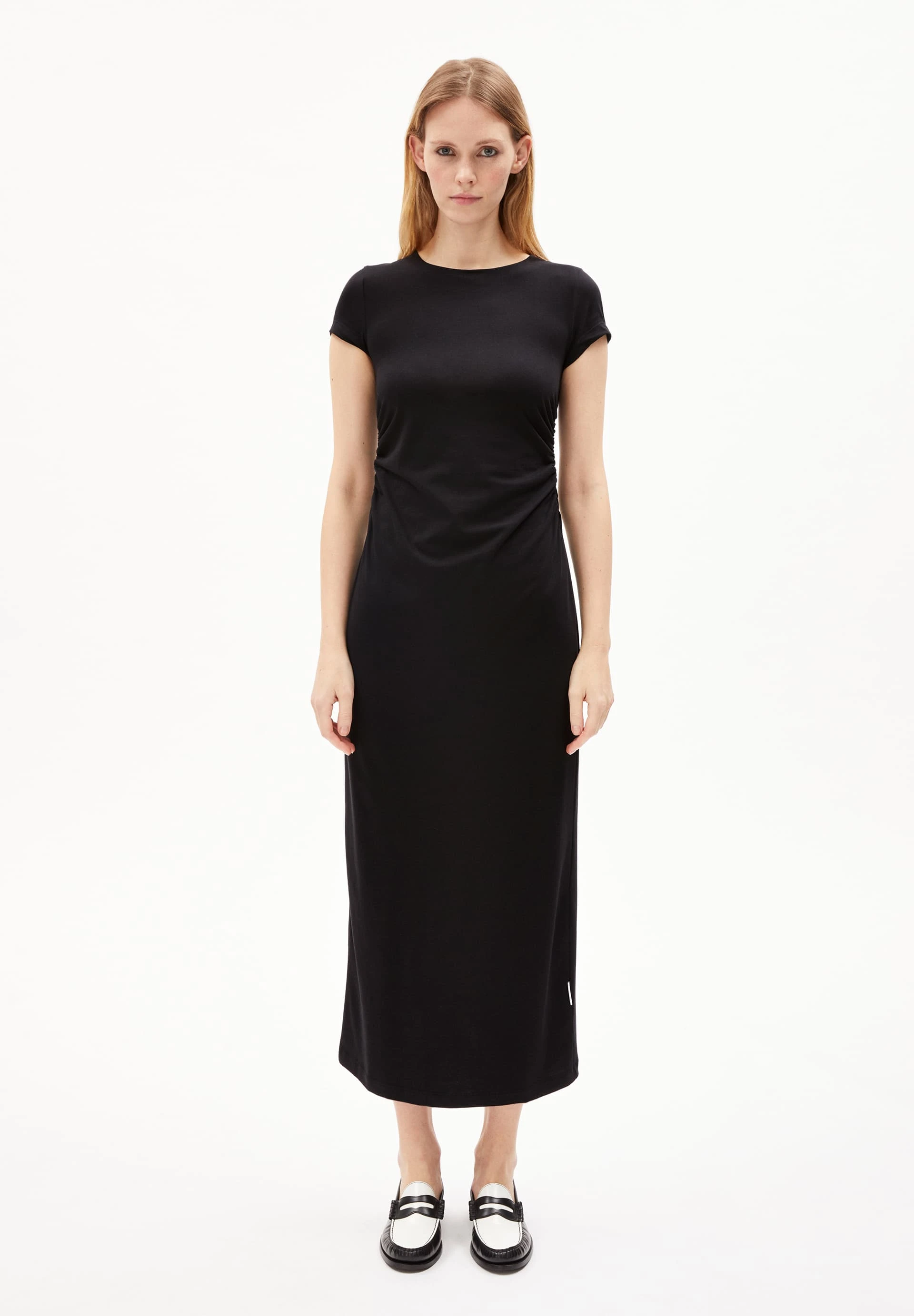 robe noire intemporelle